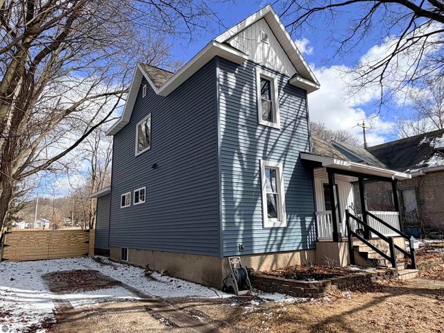 824 Cotey, Cadillac, MI 49601