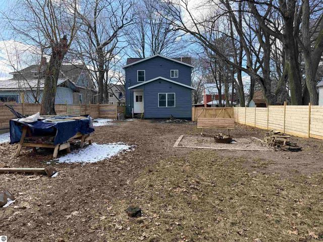 824 Cotey, Cadillac, MI 49601