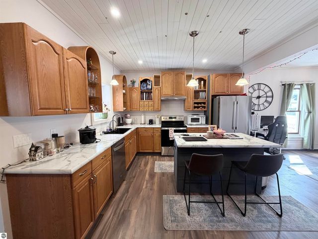 824 Cotey, Cadillac, MI 49601