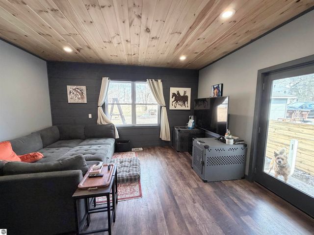 824 Cotey, Cadillac, MI 49601