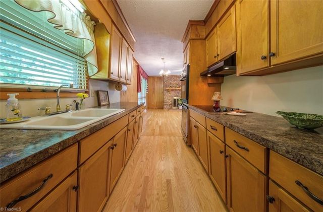 221 Westwood Avenue, Thomasville, NC 27360