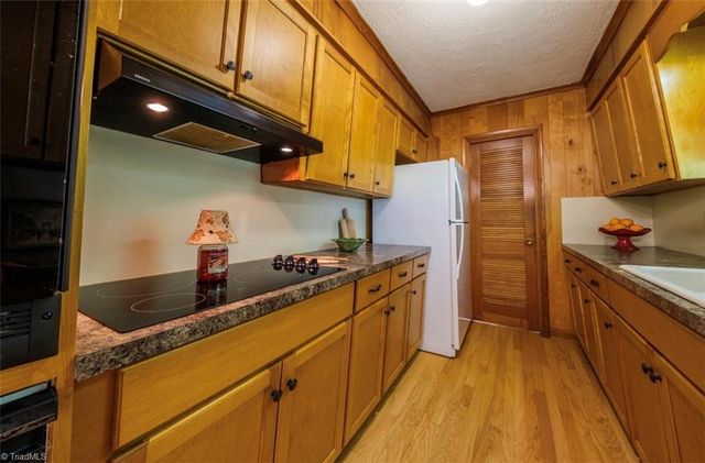 221 Westwood Avenue, Thomasville, NC 27360