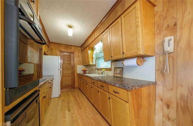 221 Westwood Avenue, Thomasville, NC 27360