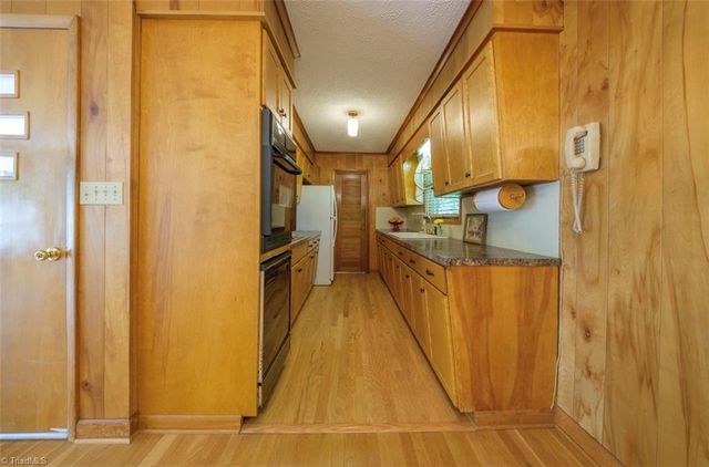 221 Westwood Avenue, Thomasville, NC 27360