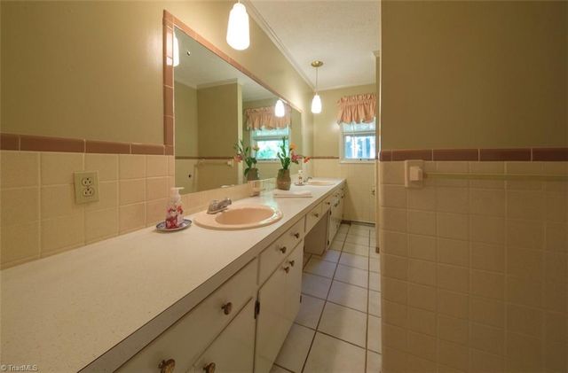 221 Westwood Avenue, Thomasville, NC 27360