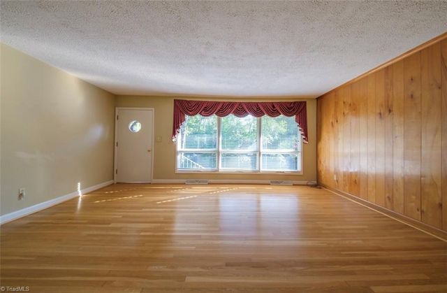 221 Westwood Avenue, Thomasville, NC 27360