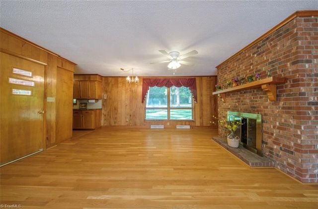 221 Westwood Avenue, Thomasville, NC 27360