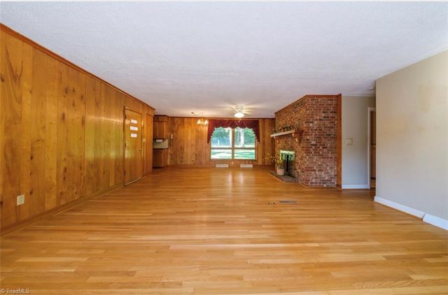 221 Westwood Avenue, Thomasville, NC 27360