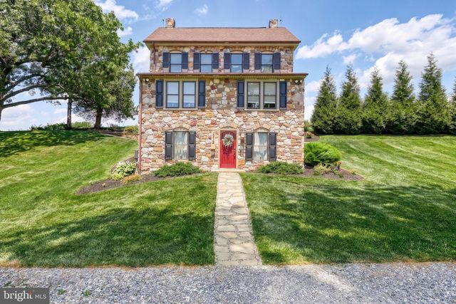 2415 CLEARVIEW LN, Spring Grove, PA 17362