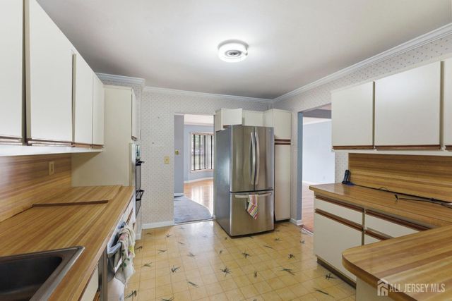 57 Mitchell Avenue, Piscataway, NJ 08854