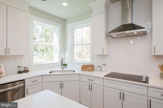 2036 WILLIAM AVE, Essex, MD 21221