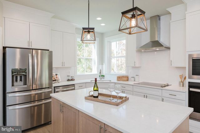 2036 WILLIAM AVE, Essex, MD 21221