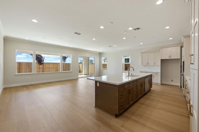 3080 Wisteria Dr, Lodi, CA 95242