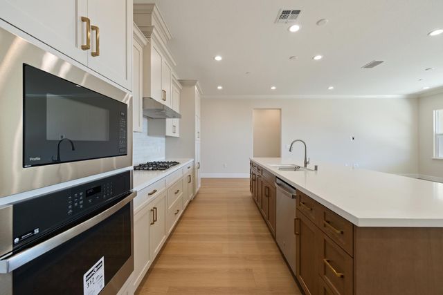 3080 Wisteria Dr, Lodi, CA 95242