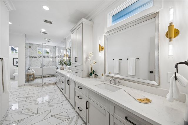 720 Oxford Street, Houston, TX 77007
