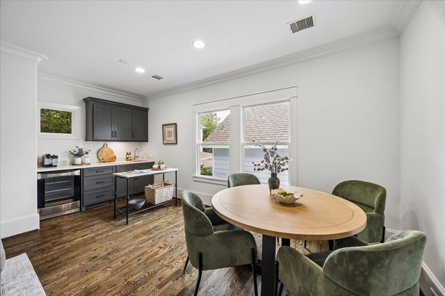 720 Oxford Street, Houston, TX 77007