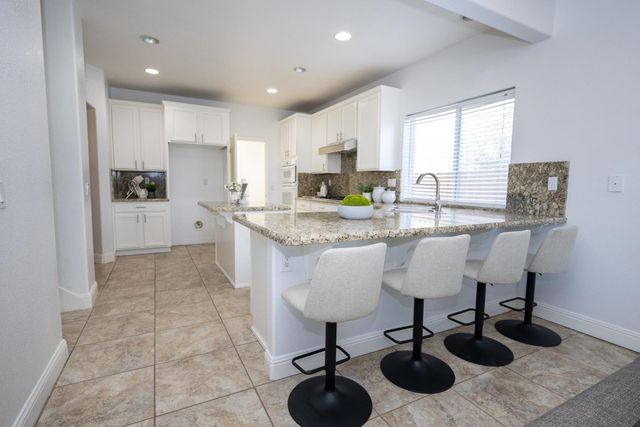 10208 Jenny Lynn Way, Elk Grove, CA 95757