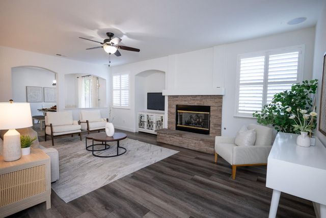 10208 Jenny Lynn Way, Elk Grove, CA 95757