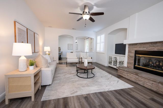 10208 Jenny Lynn Way, Elk Grove, CA 95757
