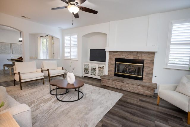 10208 Jenny Lynn Way, Elk Grove, CA 95757