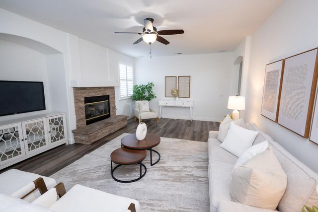 10208 Jenny Lynn Way, Elk Grove, CA 95757