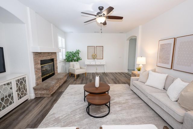 10208 Jenny Lynn Way, Elk Grove, CA 95757