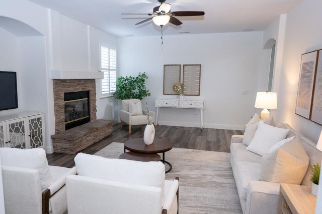 10208 Jenny Lynn Way, Elk Grove, CA 95757