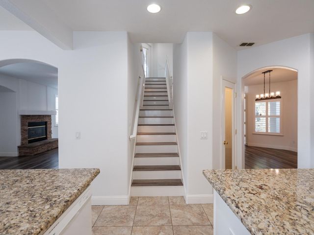 10208 Jenny Lynn Way, Elk Grove, CA 95757
