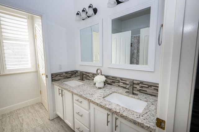 10208 Jenny Lynn Way, Elk Grove, CA 95757