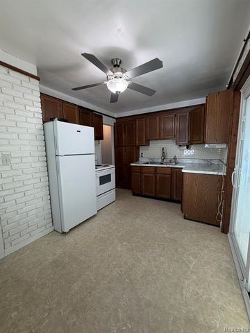 160 Ascot Avenue, Waterford, MI 48328