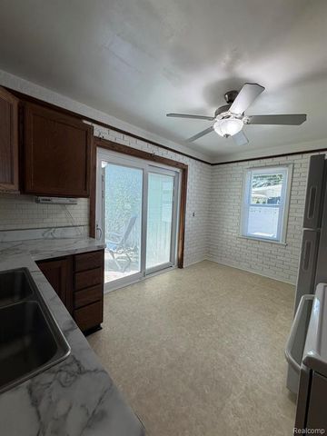 160 Ascot Avenue, Waterford, MI 48328