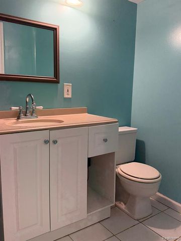 160 Ascot Avenue, Waterford, MI 48328