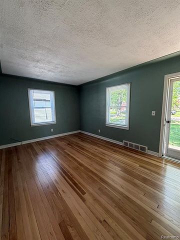 160 Ascot Avenue, Waterford, MI 48328
