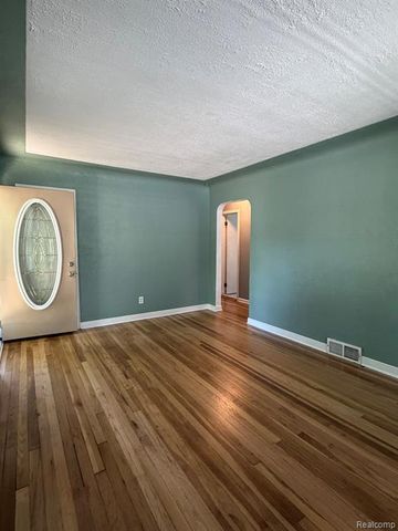 160 Ascot Avenue, Waterford, MI 48328