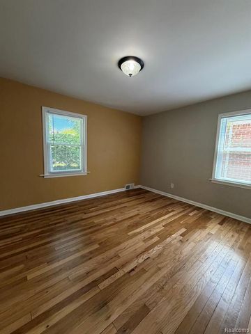 160 Ascot Avenue, Waterford, MI 48328
