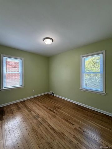 160 Ascot Avenue, Waterford, MI 48328