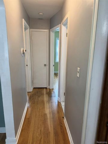 160 Ascot Avenue, Waterford, MI 48328