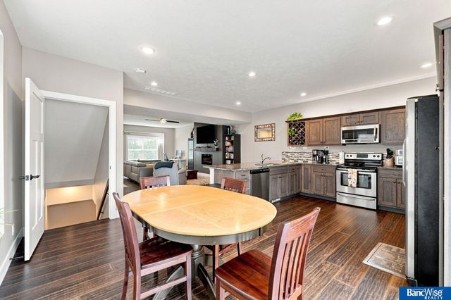 7056 Kentwell Lane, Lincoln, NE 68516