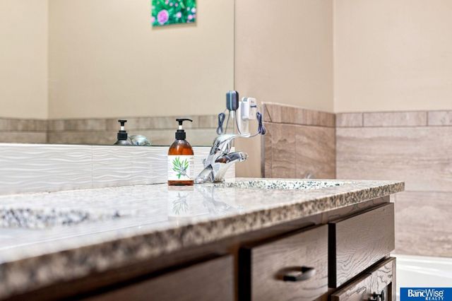 7056 Kentwell Lane, Lincoln, NE 68516
