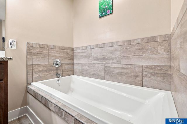 7056 Kentwell Lane, Lincoln, NE 68516