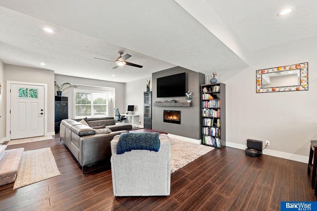 7056 Kentwell Lane, Lincoln, NE 68516