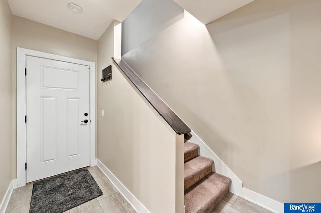 7056 Kentwell Lane, Lincoln, NE 68516