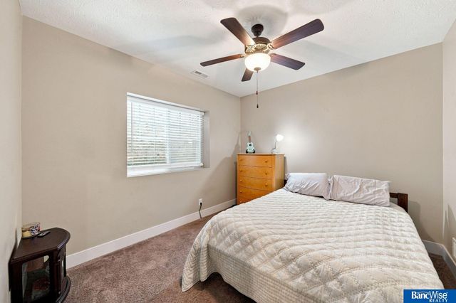 7056 Kentwell Lane, Lincoln, NE 68516