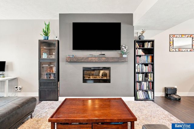 7056 Kentwell Lane, Lincoln, NE 68516