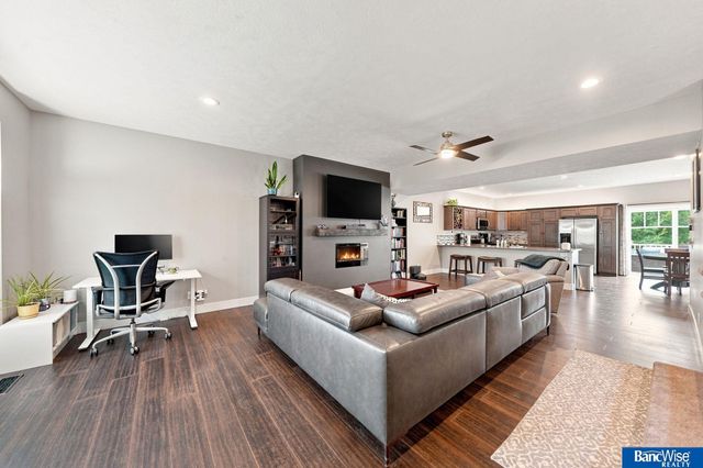 7056 Kentwell Lane, Lincoln, NE 68516