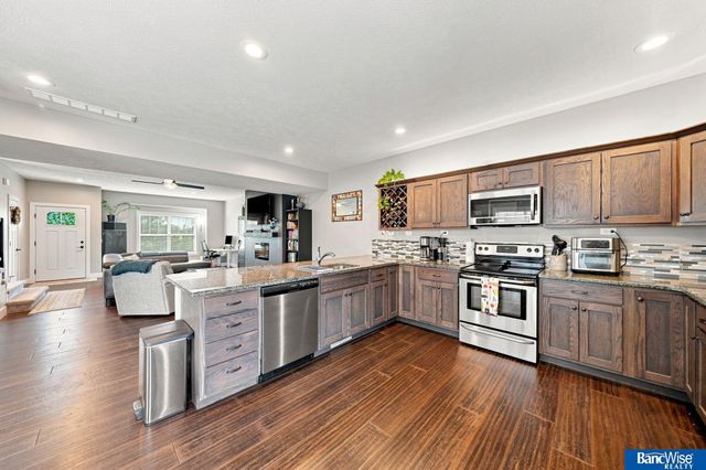 7056 Kentwell Lane, Lincoln, NE 68516