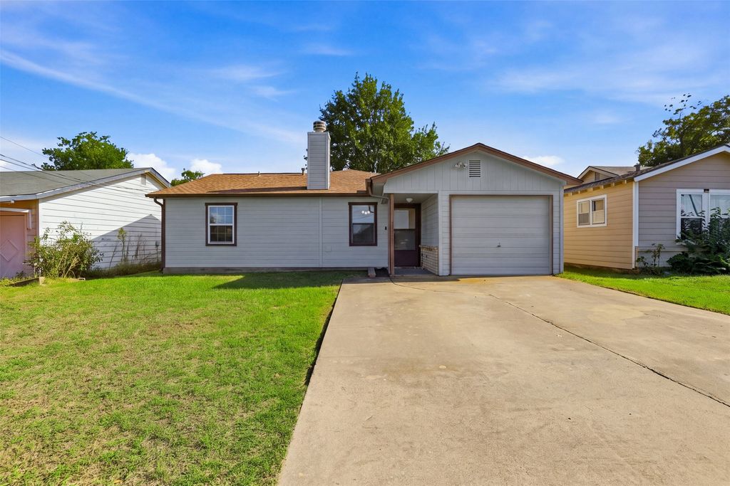 609 W Kilpatrick Avenue, Cleburne, TX 76033 — photo 2