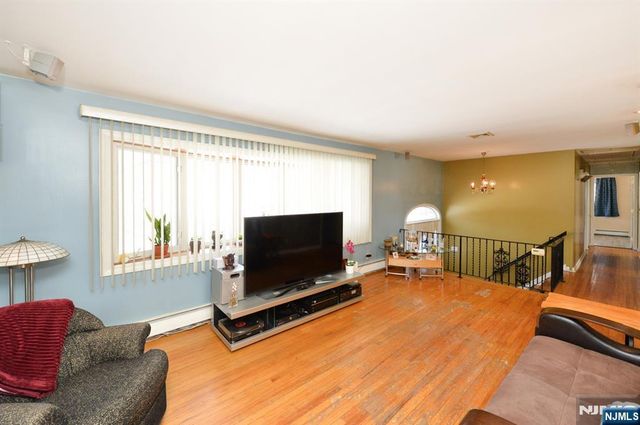 454 E Ridgewood Avenue, Paramus, NJ 07652