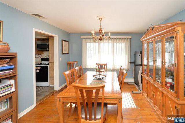 454 E Ridgewood Avenue, Paramus, NJ 07652