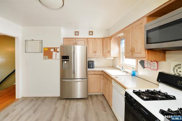 454 E Ridgewood Avenue, Paramus, NJ 07652